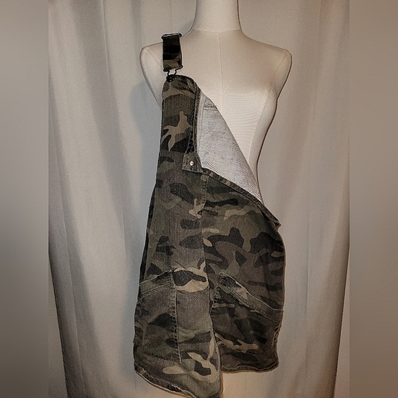 Dress - Picture 4 of 8